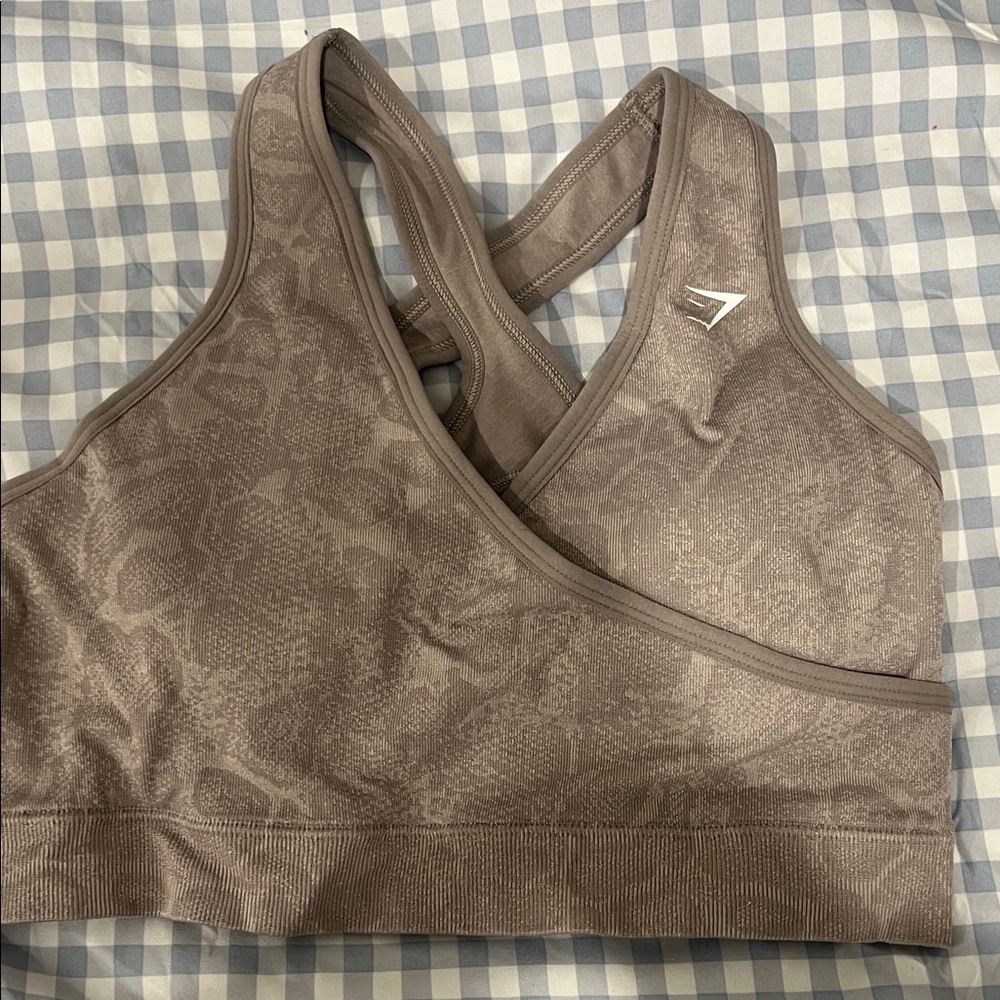 Gymshark Women's Cross-Back Sports Bra

Size L like new